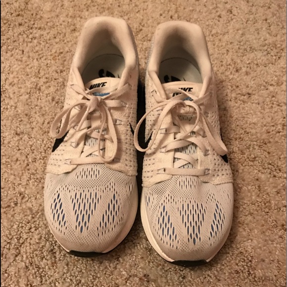 Nike shoes - Picture 2 of 5